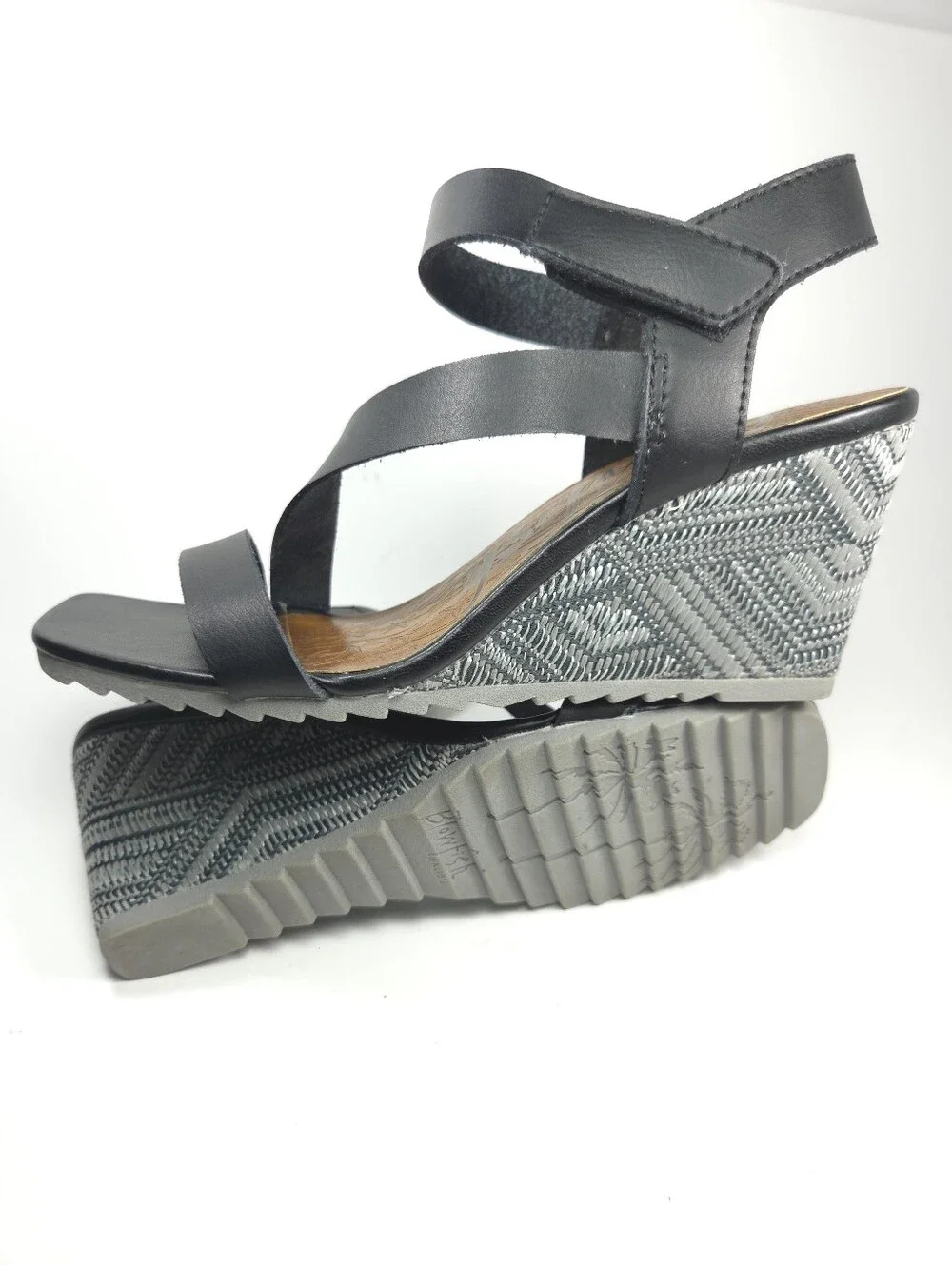 Blowfish Malibu Orchid Black Strappy Wedge Sandals Sz 7.5